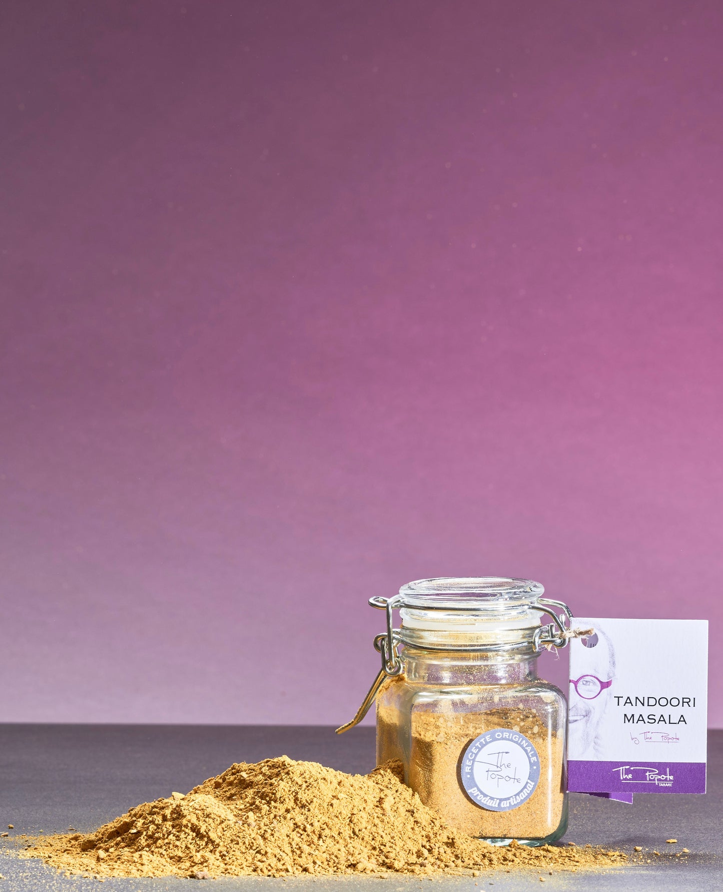 Indian spice "Tandoori Māsālā", in jars and retail